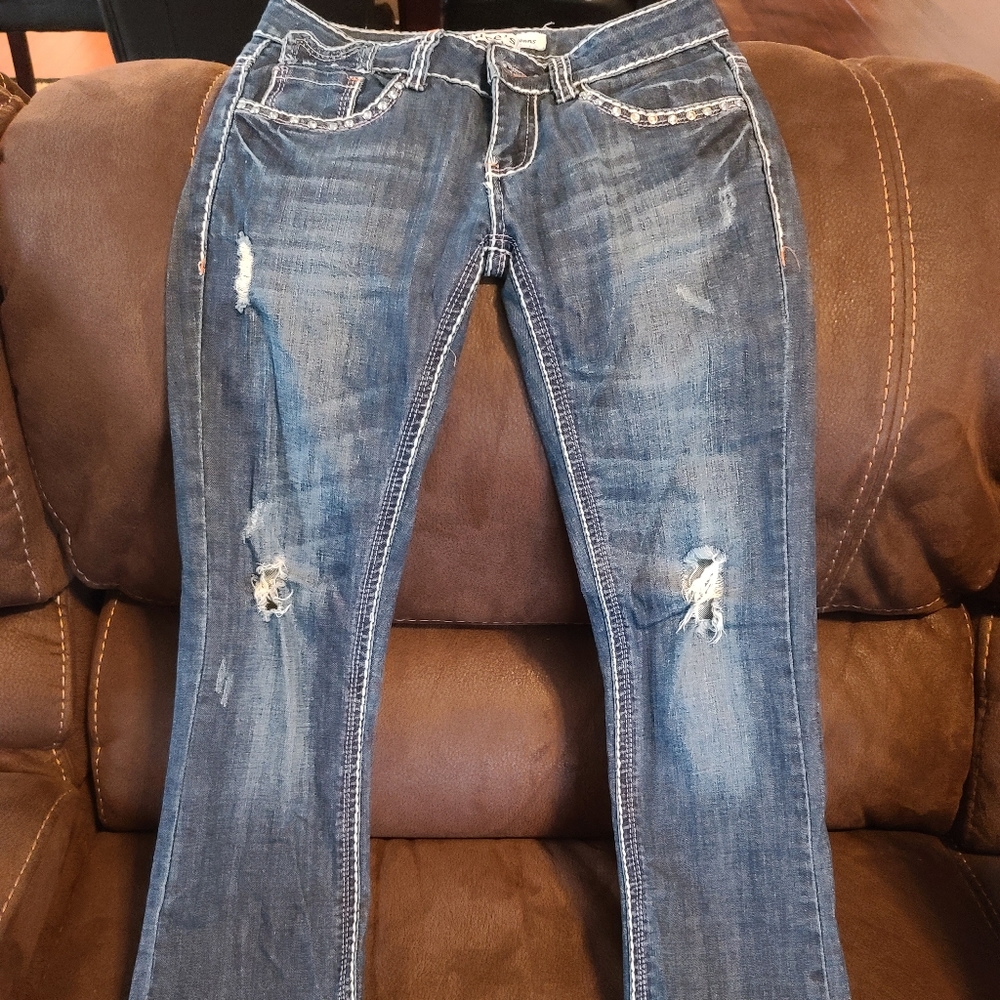 Liuce's Distressed Jeans